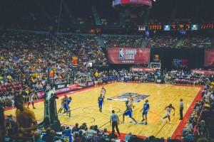 开云下载-决赛门票一售而空，城市陷入狂欢氛围，决赛流程