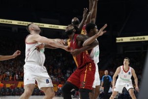 kering.com-全意大利裁判组执法！巴黎战拜仁，马里亚尼携VAR王牌待命，意大利 裁判